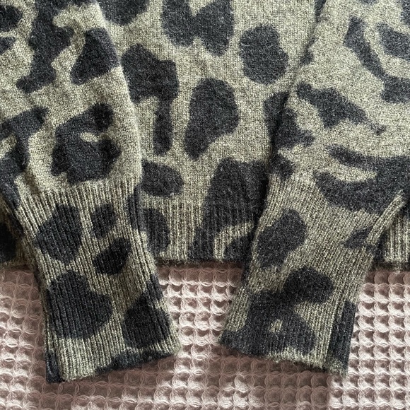 360 Cashmere Marsha Leopard-Print Cashmere Sweater sz XS green black - Picture 6 of 15